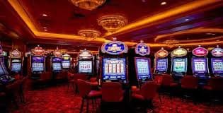 Antarmuka aplikasi mobile magic4d menampilkan meja live dealer dan pasar olahraga